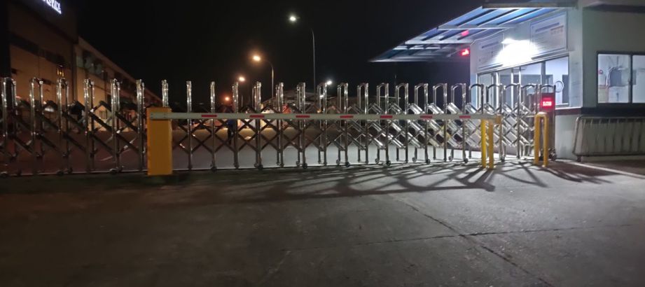 Cổng xếp inox - barrier